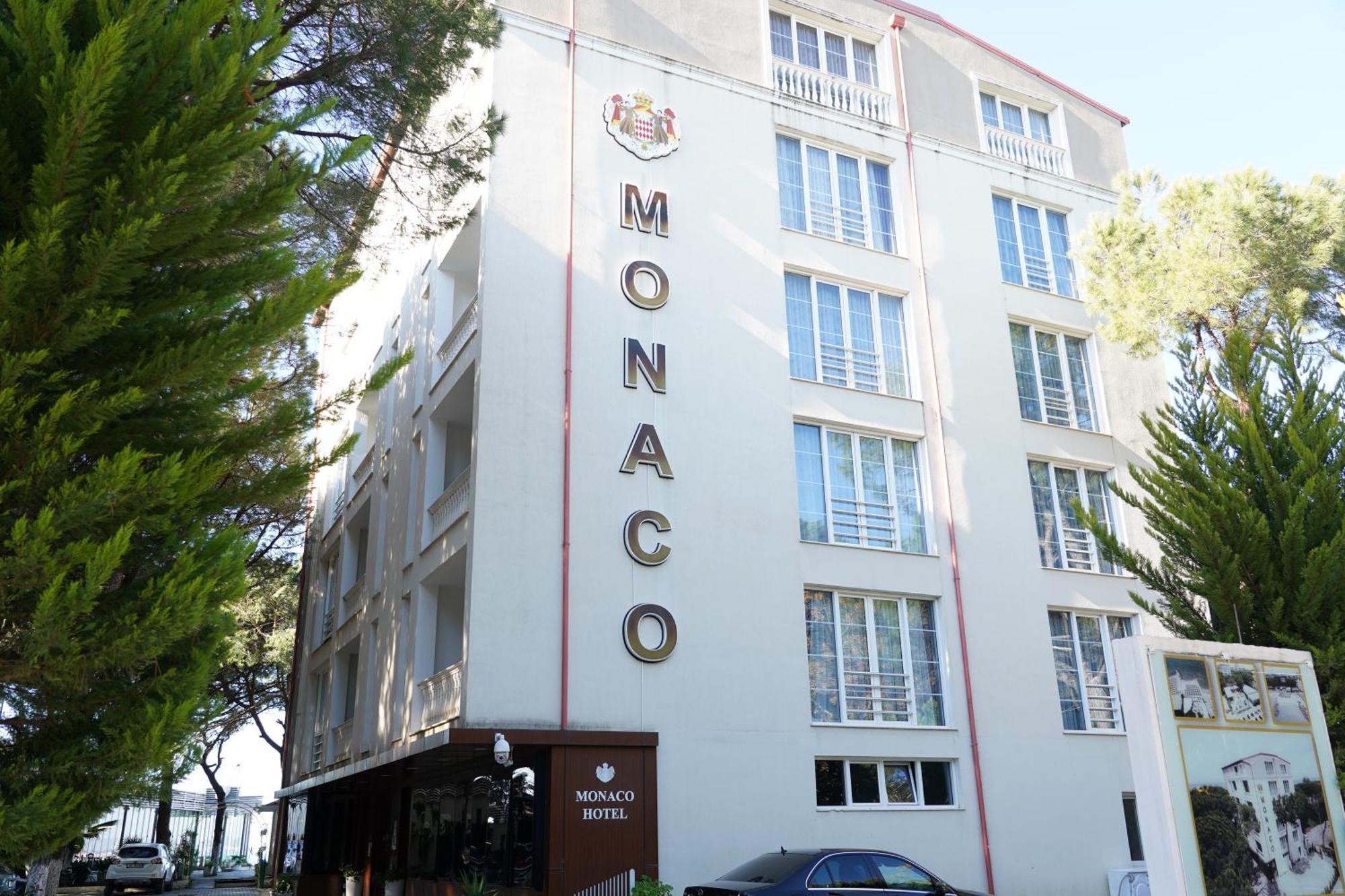 Hotel Monaco&Garden Golem  Exterior foto